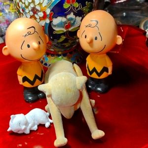Amazing Charlie Brown / cat~dog /play lot